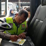 Wujudkan Perjalanan Aman, Tim Gabungan Periksa Kelaikan Armada dan Kesehatan Sopir di Pontianak