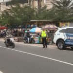 Jaga Kelancaran Berbagi Kebaikan, Satgas Preventif Ops Liong Amankan Titik Pembagian Takjil Polwan Polda Kalbar